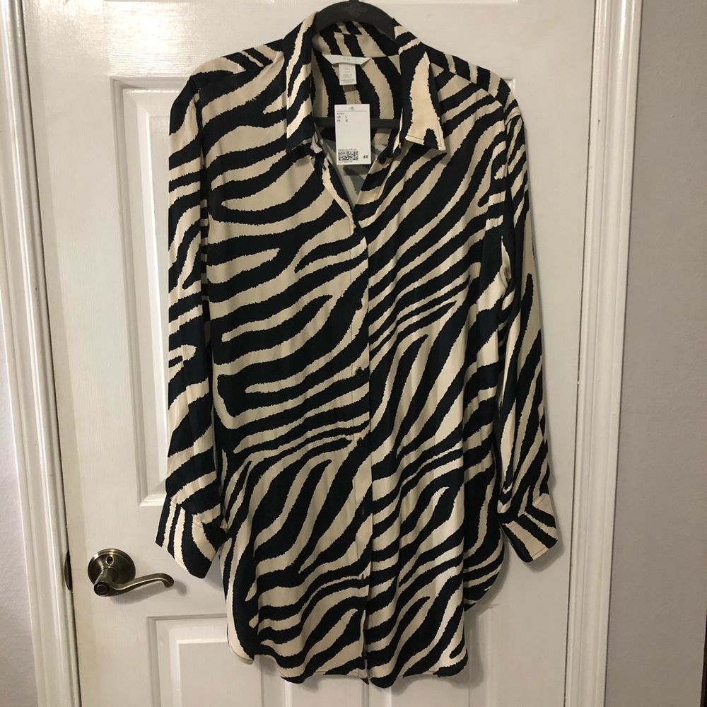 H&M Zebra Print button down shirt - Large
